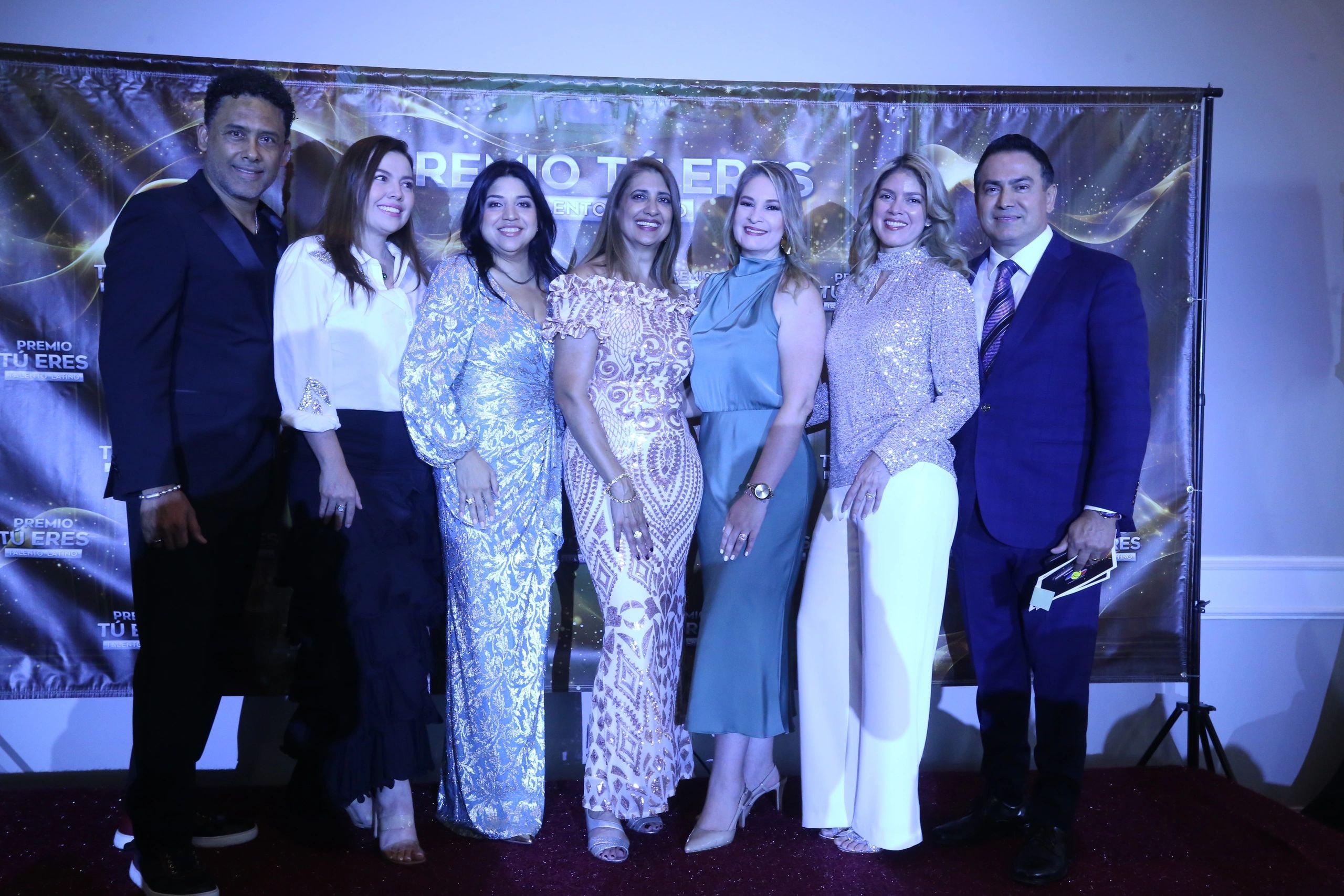 Grupo formal en la gala – Premio Tú Eres