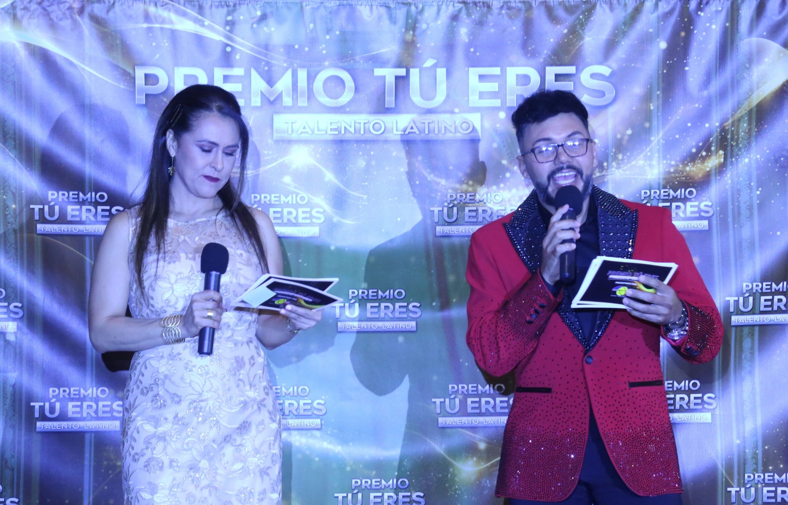 Artista en el escenario – Premio Tú Eres